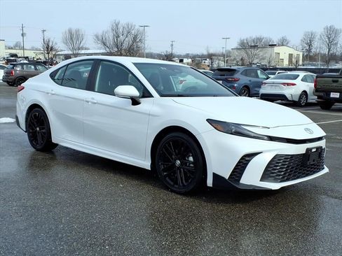 Certified 2025 Toyota Camry SE image 2