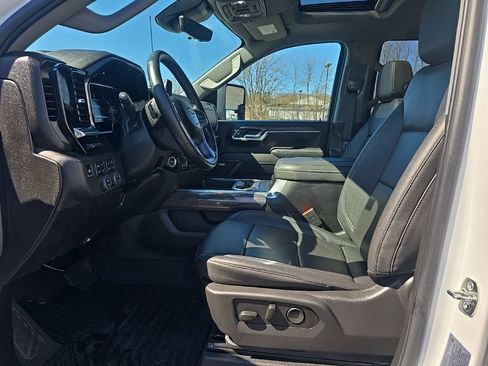 Used 2025 Chevrolet Silverado 2500 LTZ w/ LTZ Premium Package AWD/4WD image 17