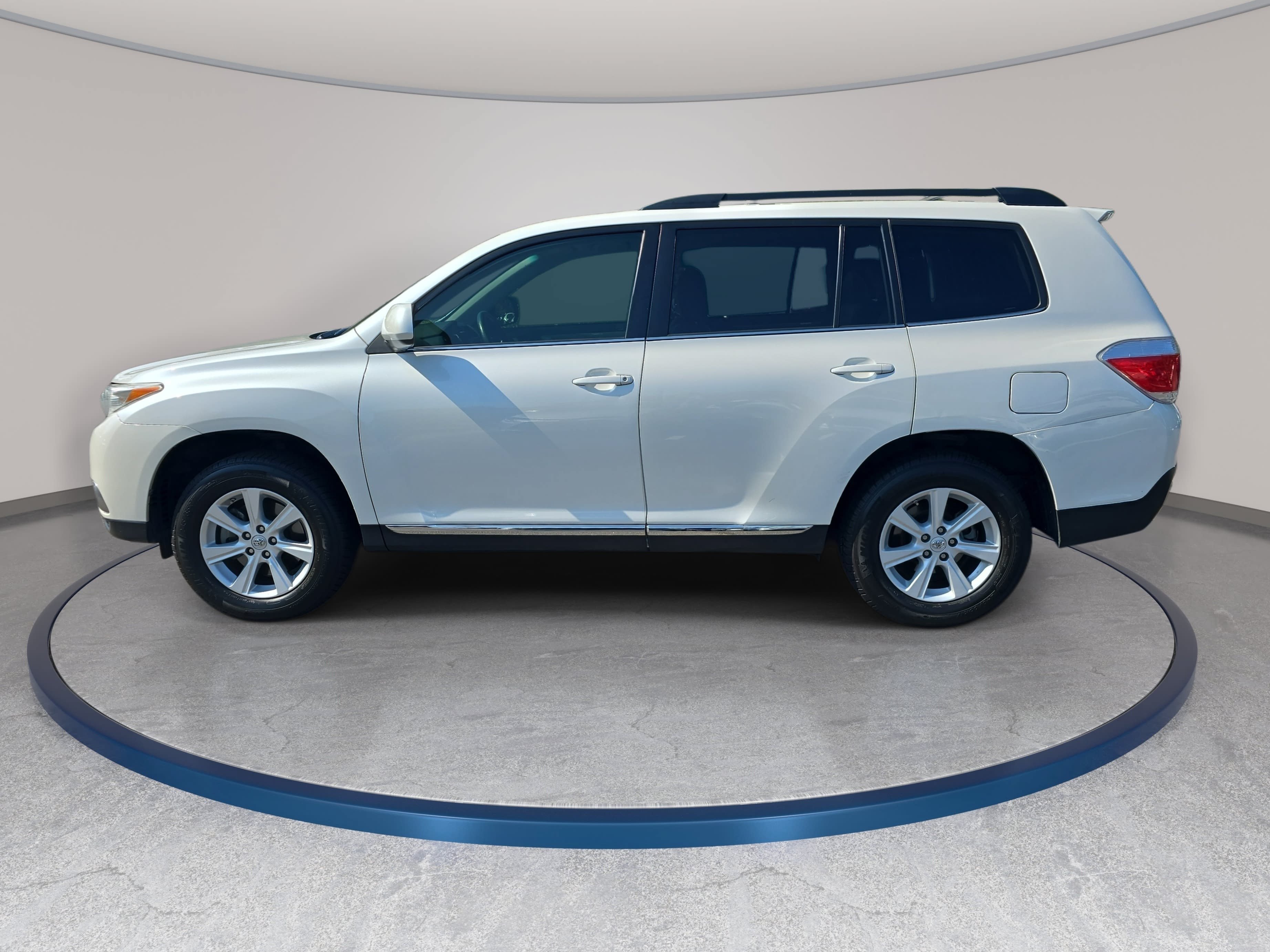 Used 2013 Toyota Highlander Plus FWD image 8