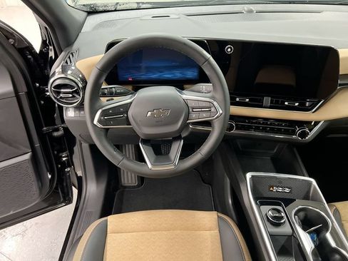 Used 2025 Chevrolet Equinox ACTIV w/ Safety and Technology Package FWD image 20