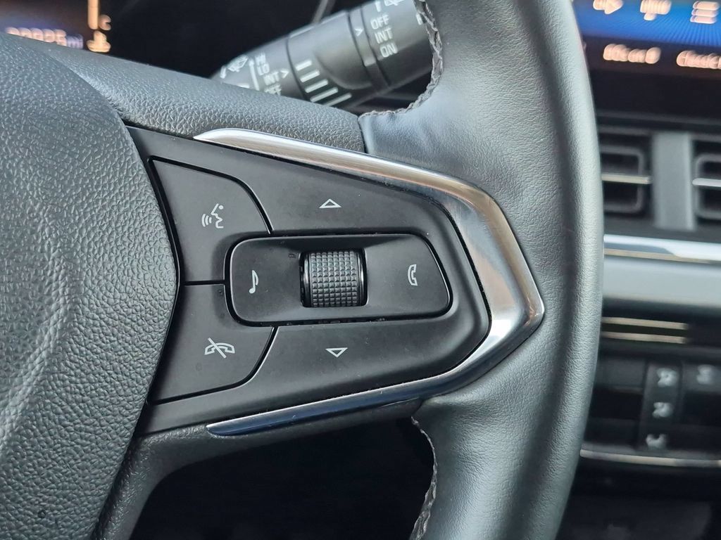 Used 2025 Chevrolet Trax LT w/ LT Convenience Package FWD image 22