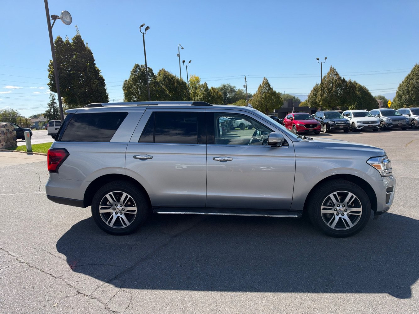Used 2023 Ford Expedition Limited AWD/4WD image 6