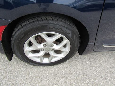 Used 2019 Chrysler Pacifica Touring-L Plus w/ Advanced Safetytec Group image 11