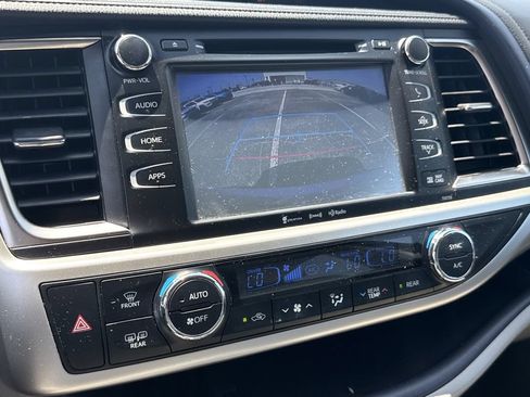 Used 2016 Toyota Highlander XLE FWD image 21