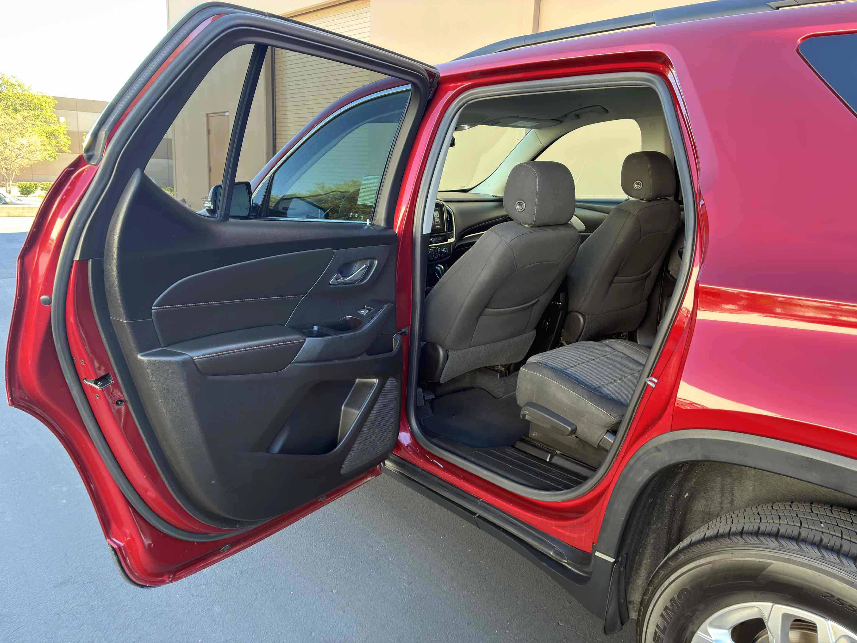Used 2019 Chevrolet Traverse LT FWD image 46