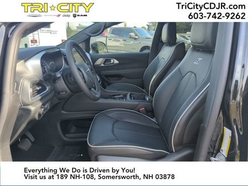 New 2026 Chrysler Pacifica Limited w/ S Appearance Package image 15