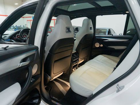 Used 2015 BMW X5 M image 23