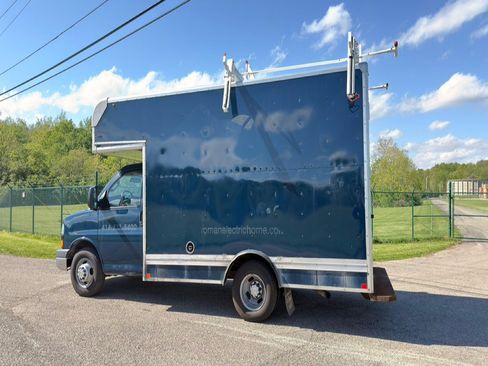 Used 2019 Chevrolet Express 3500 w/ Power Convenience Package RWD image 2