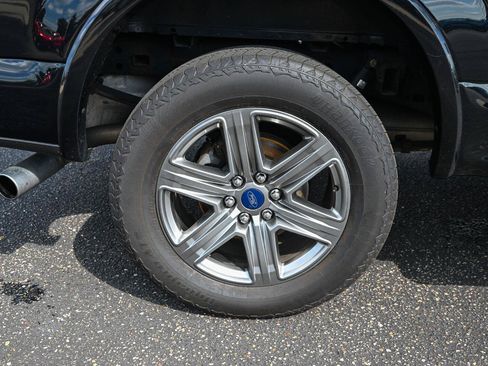 Certified 2018 Ford F150 Lariat w/ Equipment Group 502A Luxury AWD/4WD image 14