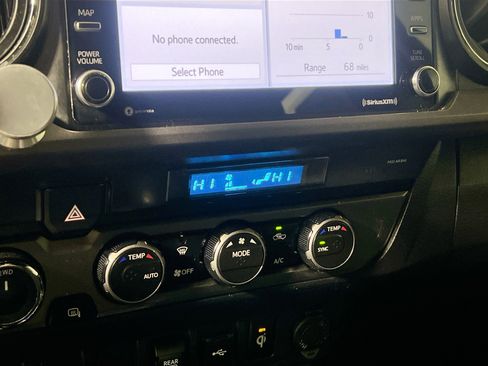 Used 2022 Toyota Tacoma TRD Off-Road image 27