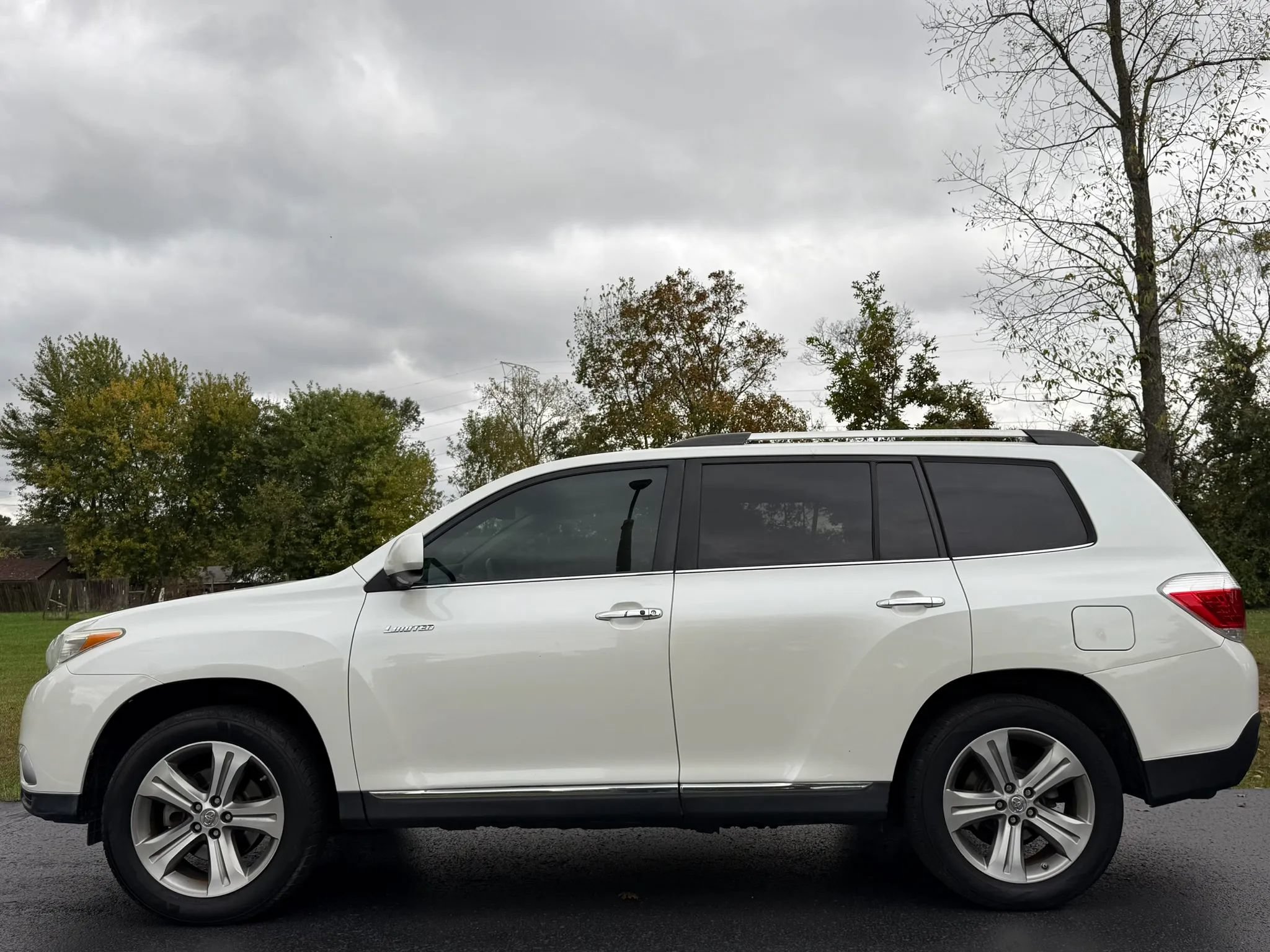 Used 2011 Toyota Highlander Limited w/ Tow Pkg FWD image 15