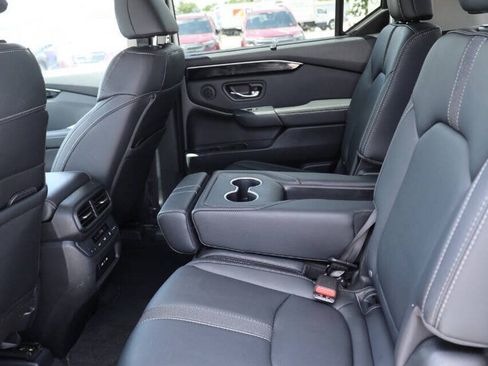 Used 2024 Honda Pilot Touring image 17