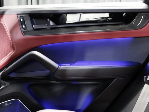 Used 2024 Porsche Cayenne Turbo GT image 22