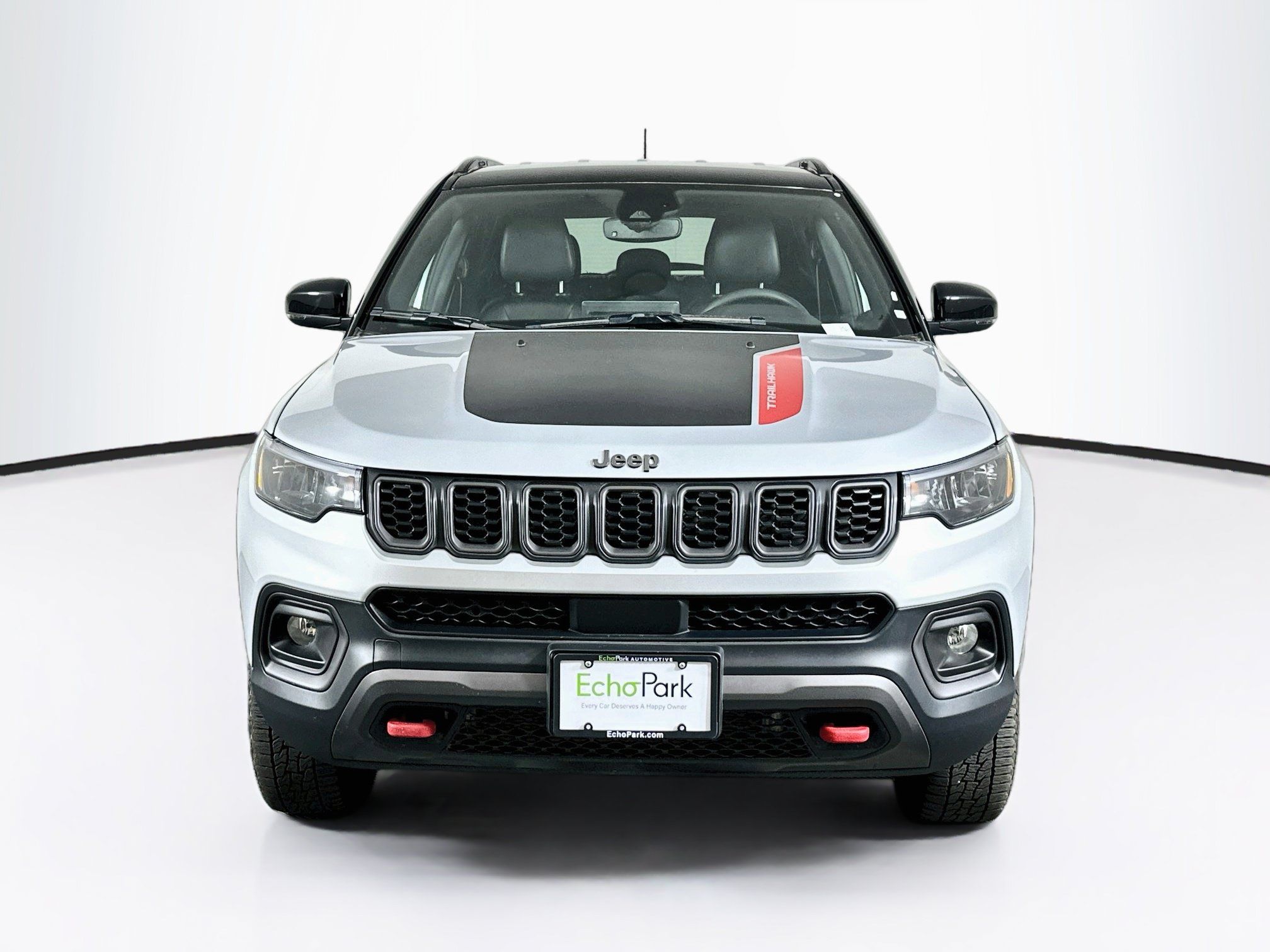 Used 2025 Jeep Compass Trailhawk AWD/4WD image 2