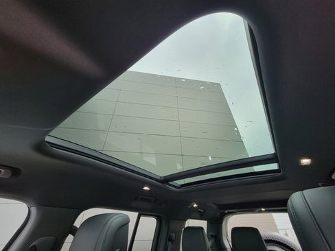 Used 2024 Land Rover Defender 130 X image 40