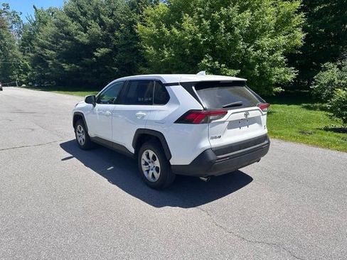 Used 2023 Toyota RAV4 LE AWD/4WD image 5
