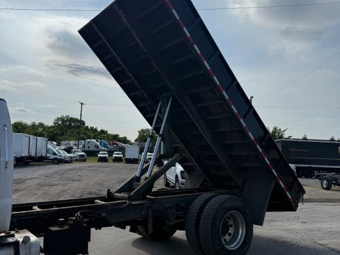 Certified 2019 Ford F650 2WD Regular Cab Super Duty image 11