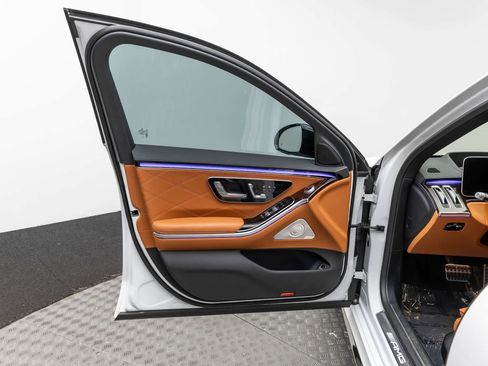 Used 2025 Mercedes-Benz S 63 AMG S w/ Rear Seat Package image 27