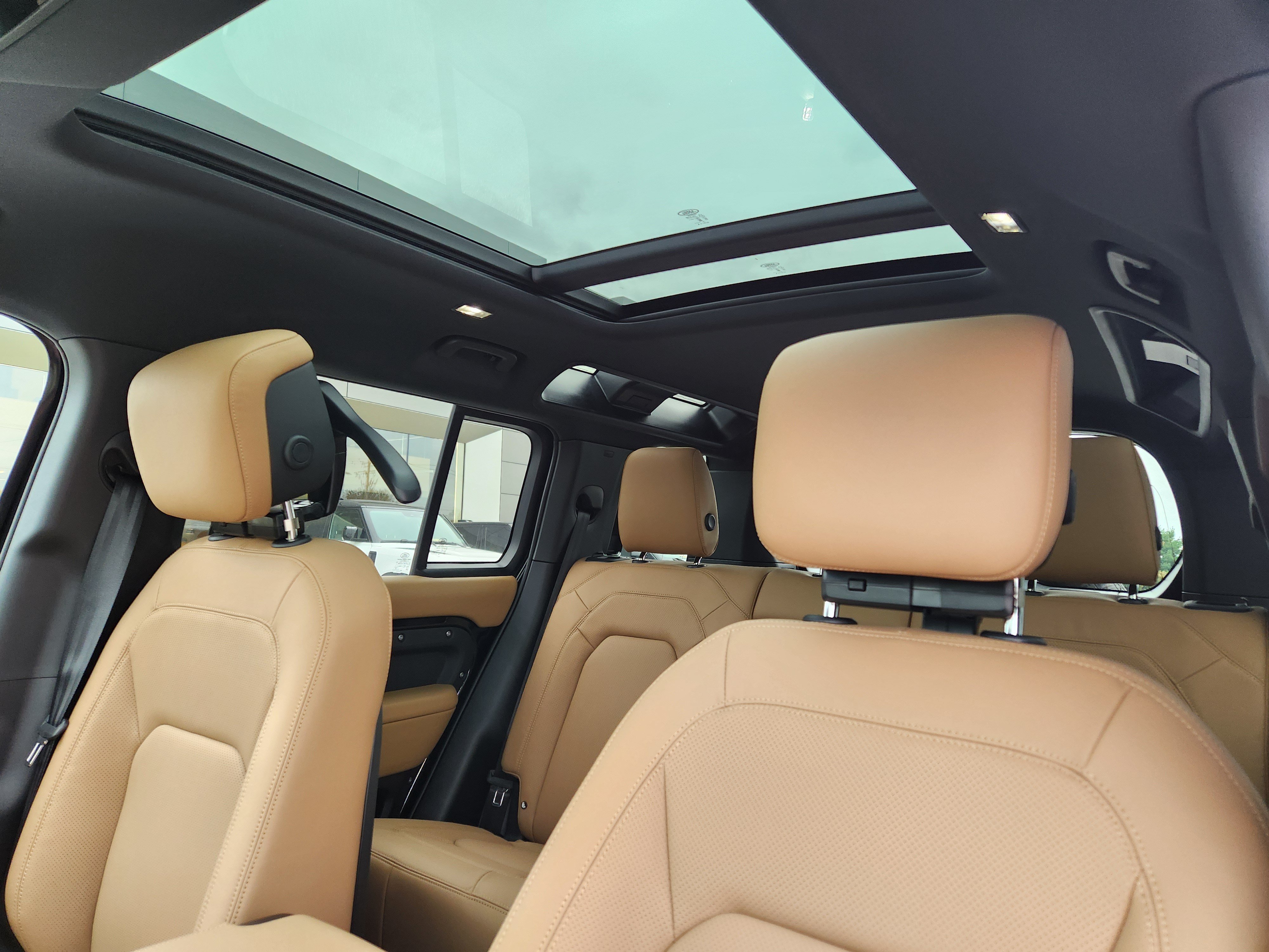 New 2026 Land Rover Defender 110 X-Dynamic SE AWD/4WD image 10
