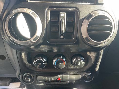 Used 2013 Jeep Wrangler Unlimited Sport image 17