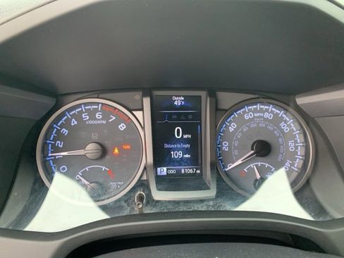 Used 2022 Toyota Tacoma TRD Sport image 16