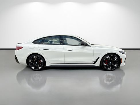 New 2026 BMW M440i w/ Premium Package RWD image 2