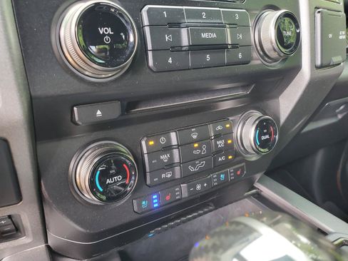 Used 2018 Ford F150 Raptor w/ Equipment Group 802A Luxury AWD/4WD image 38