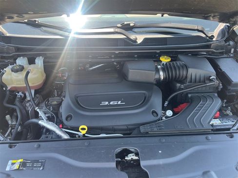 Used 2018 Chrysler Pacifica Limited FWD image 11