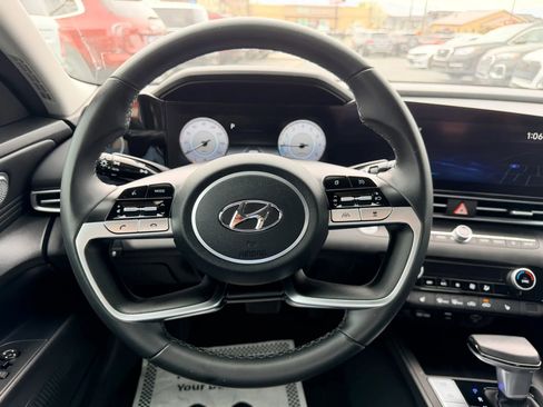 Used 2022 Hyundai Elantra Limited image 13