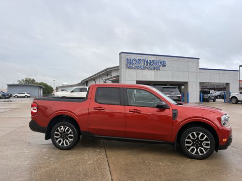 Used 2024 Ford Maverick Lariat FWD image 1