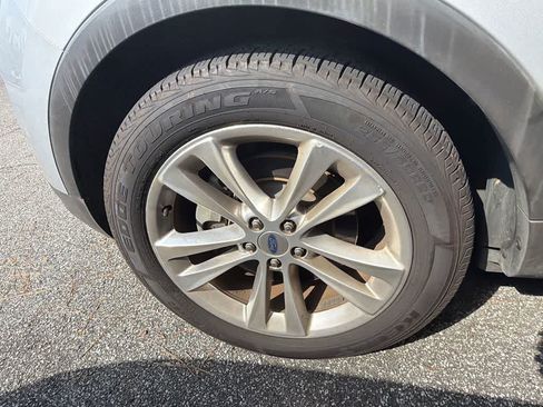 Used 2018 Ford Explorer XLT w/ Equipment Group 202A FWD image 7