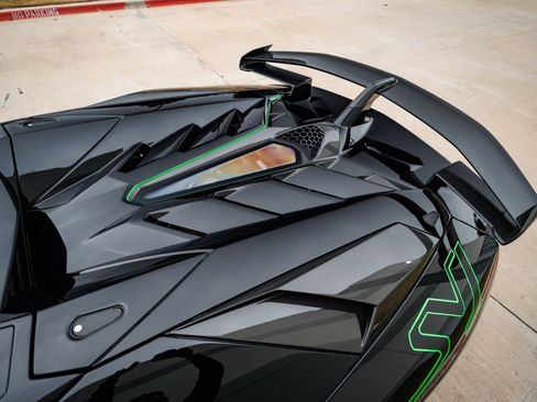 Used 2021 Lamborghini Aventador SVJ image 82