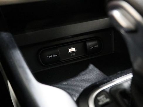 Used 2025 Kia Soul LX w/ LX Technology Package FWD image 28