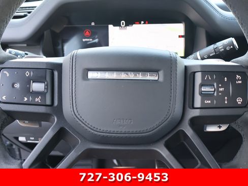 Used 2023 Land Rover Defender 110 V8 AWD/4WD image 22