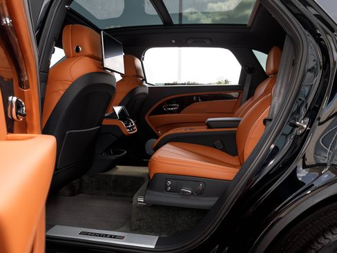 Certified 2023 Bentley Bentayga Extended Wheelbase AWD/4WD image 45