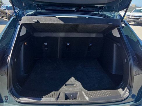 Used 2025 Chevrolet Trax LT w/ Sunroof Package FWD image 26