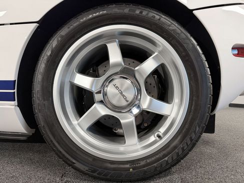 Used 2005 Ford GT RWD image 28