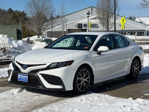 Used 2024 Toyota Camry SE FWD image 5
