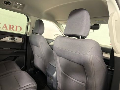 Used 2026 Ford Explorer Active AWD/4WD image 19
