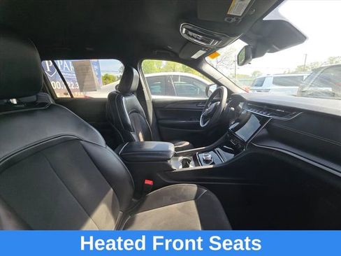 Used 2024 Jeep Grand Cherokee L Laredo image 32