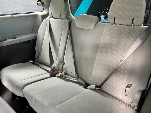 Used 2019 Toyota Sienna LE FWD image 15