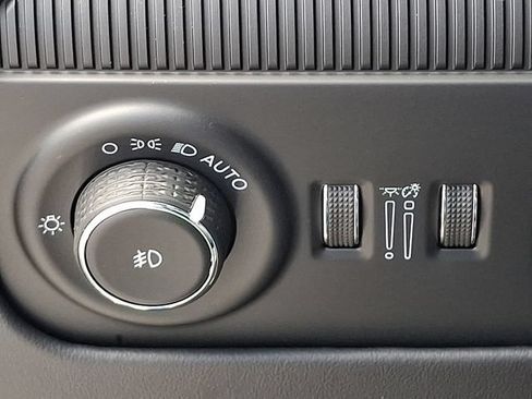Used 2023 Jeep Grand Wagoneer Series III AWD/4WD image 24