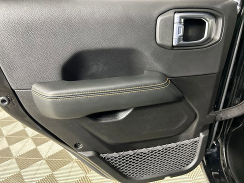 Used 2024 Jeep Wrangler Unlimited Sahara image 16