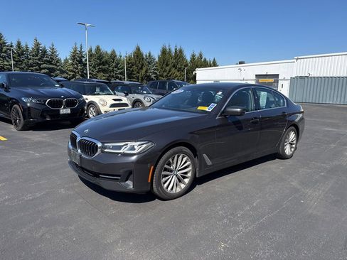 Used 2022 BMW 530i xDrive w/ Premium Package image 9
