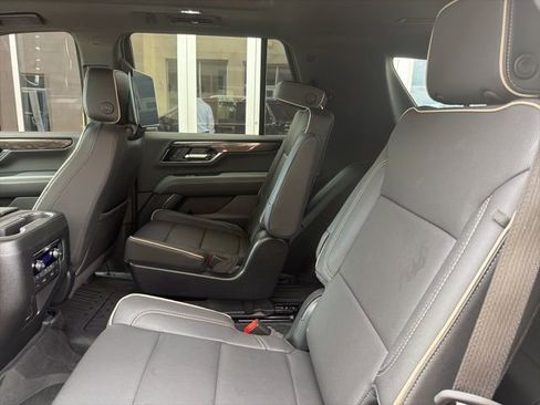 Used 2025 GMC Yukon Elevation w/ Elevation Premium Package image 12