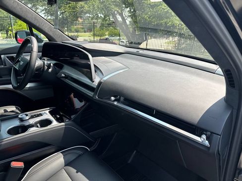 Used 2026 Cadillac Vistiq Luxury w/ LPO, Floor Liner Package AWD/4WD image 39