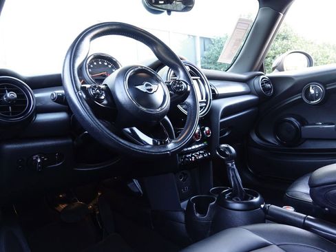 Used 2018 MINI Cooper 2-Door Hardtop image 5