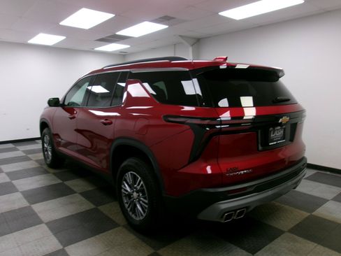 Used 2024 Chevrolet Traverse LT w/ LPO, Floor Liner Package FWD image 2