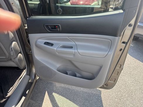 Used 2013 Toyota Tacoma 4x4 Double Cab w/ SR5 Pkg image 12