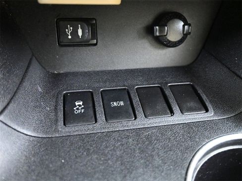 Used 2014 Toyota Highlander XLE image 13